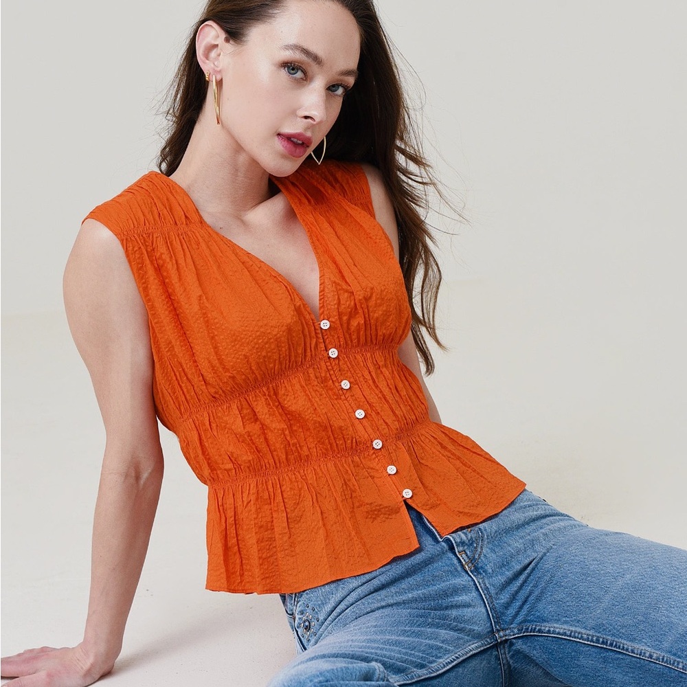 FRAME Ruched Cotton V-Neck Sleeveless Blouse - Picture 2 of 8